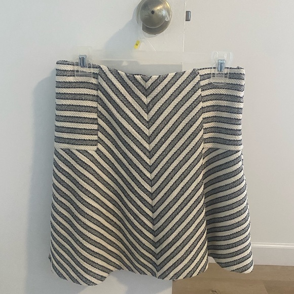 Ann Taylor LOFT Cream & Grey Striped Mini Skirt MP. Size S - Picture 2 of 5